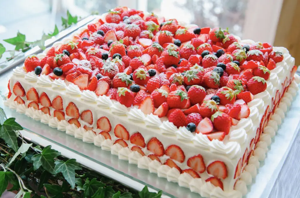 ウェディングケーキにはどんな種類がある？選び方やデザインの決め方も